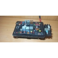 Блок предохранителей передний Opel Astra J 2010 13302311