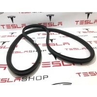 Уплотнитель Tesla Model Y 2021 1497673-00-A
