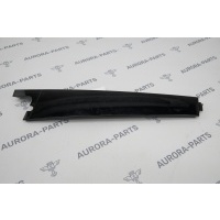 Накладка вертикальная задней двери (стойка B) RH Land Rover Range Rover Sport L494 2013 LR065353