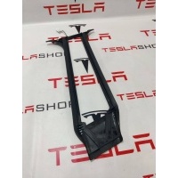 уплотнитель Tesla Model Y 2021 1497680-00-C