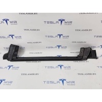 уплотнитель Tesla Model 3 2022 1090504-00