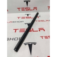 Уплотнитель Tesla Model S 2-й рест. 2022 1613731-00-A