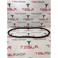 Уплотнитель Tesla Model S 2014 6009581-00-C