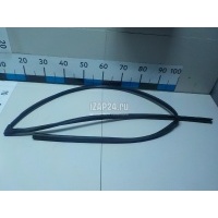 Уплотнитель стекла двери Toyota Land Cruiser (150)-Prado 2009 6815160070