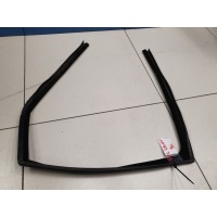 Уплотнитель стекла двери задней левой Land Rover Discovery Sport 2014- LR058556