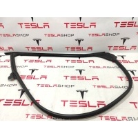 Уплотнитель Tesla Model S 2-й рест. 2022 1606733
