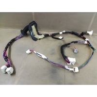 проводка двери передней левой Toyota Sienna 2 2007 8215208071