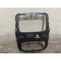 Рамка магнитолы RENAULT DUSTER 2013 682609977R