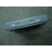 Разъем AUX / USB Volkswagen Tiguan II рестайлинг (2020—2023) 2021 5NA035700