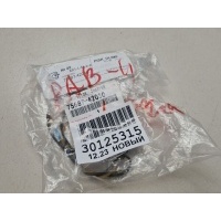 Уплотнитель накладки заднего правого крыла Toyota RAV 4 2005-2013 7568742030