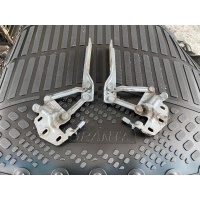 Петля капота левая Volkswagen Passat B6 (2005—2010) 2006 3C0823301B