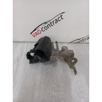 Кронштейн Volkswagen Passat B6 2008 3C0971858B