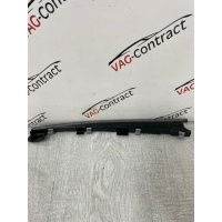 Кронштейн уплотнителя двери Audi A5 2011 8T8839151A