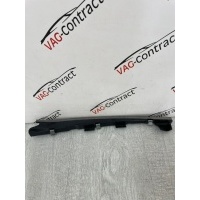 Кронштейн уплотнителя двери Audi A5 2011 8T8837151A