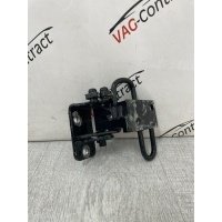 Петля двери нижняя Volkswagen Touareg 1 рест 2008 7L0833412C