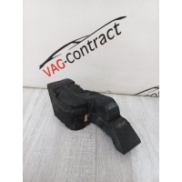 Уплотнитель капота Volkswagen Passat B7 2012 3AA823730A