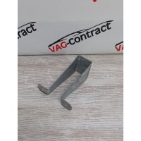 Кронштейн консоли Volkswagen Jetta 6 2012 5C6863532B