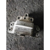 Подушка крепления двигателя Volkswagen Passat B6 2006 3c0199555
