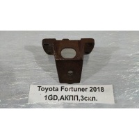 Кронштейн опоры двигателя Toyota Fortuner GUN156 2018 12311-0E020
