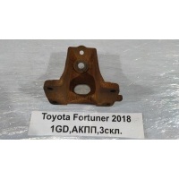 Кронштейн опоры двигателя Toyota Fortuner GUN156 2018 12311-0E020