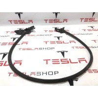 Уплотнитель Tesla Model S 2014 6009593-00-D
