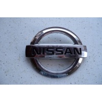 nissan qashqai ii 2 j11 эмблема значек задняя крышка багажника