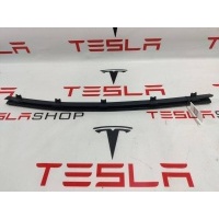 Уплотнитель Tesla Model S 2014 1038408-00-A