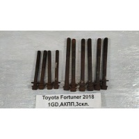 Болт головки блока цилиндров Toyota Fortuner GUN156R 2020 90910-T2010