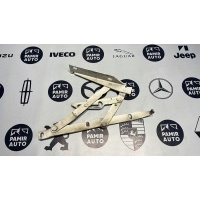 Петля капота Mercedes Vito/W638 1996-2003 A6387500351