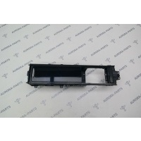 Подстаканник на центральном тоннеле Land Rover Discovery L462 2016 LR104906