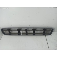 Решетка (заглушка) в бампер Перед. Audi A4 B5 (1994-2001) 1997 8D0807683