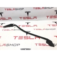 Уплотнитель Tesla Model S 2014 1005421-00-D