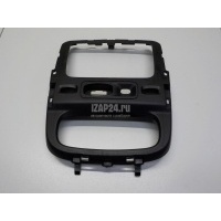 Накладка декоративная Renault Duster 2012 682609977R