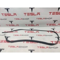 Уплотнитель Tesla Model S 2014 6009588-00-D