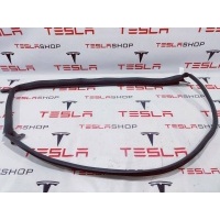Уплотнитель Tesla Model 3 2020 1090499-00-K
