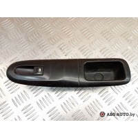 Кнопка стеклоподъемника переднего правого Peugeot 406 2001 26267
