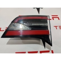 Фонарь крышки багажника правый Tesla Model X 1034337-00-B