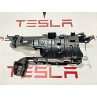 Кронштейн салона Tesla Model X 2018 1055012-04-D