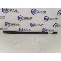 уплотнитель стекла двери Volkswagen T4 831837565