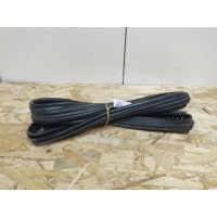 уплотнитель стекла двери Ford Fiesta MK3 1043835