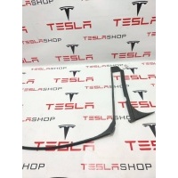 Уплотнитель Tesla Model X 2018 1032153-00-C