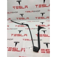 Уплотнитель Tesla Model X 2018 1032152-00-C