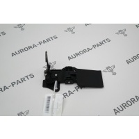 Крюк капота Audi Q3 8U 2011 8U0823480C