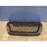 Решётка в бампер центральная Renault Duster 2010- STRND1000GF0TW