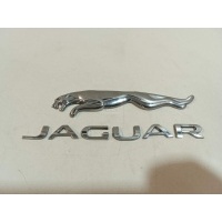 Эмблема на крышку багажника Jaguar F-PACE 2016 T4A7982