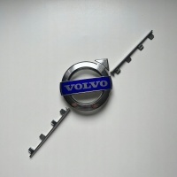 Volvo v40 13 - 16 эмблема передняя 31383031
