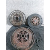 Комплект сцепления 1.8Ti , 2.0i , 1.9TDI , LUK , ДВУХМАССОВОЕ , КОМПЛЕКТ , МАХОВИК / НОРМ.СОСТ , ПРУЖИНИТ В ОБЕ СТОРОНЫ / + ДИСК + КОРЗИНА. ALT. Volkswagen Passat B5 2003 058105266H