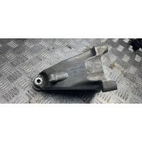 кронштейн двигателя левый Mercedes-Benz C-Класс 2016 A2742234304