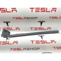 Уплотнитель Tesla Model 3 2019 1090496-00-E