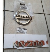 эмблема значек логотип задняя nissan nv200